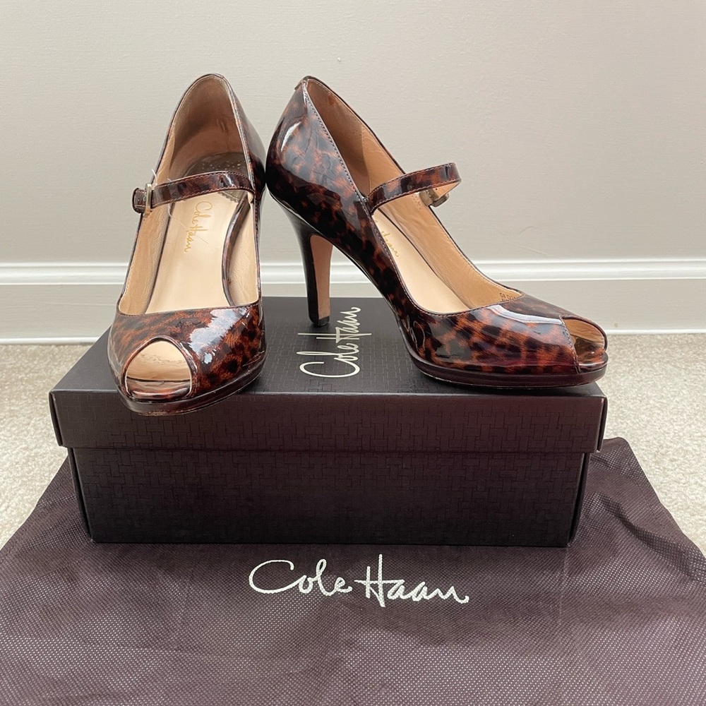 Cole Haan Nike Air Pump Open Toe
Tortoise Patent 
3.5 in heels
Size 7